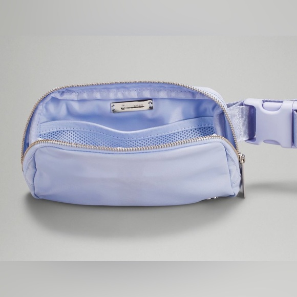 NWT Lululemon Everywhere Belt Bag Pastel Blue - Picture 4 of 10